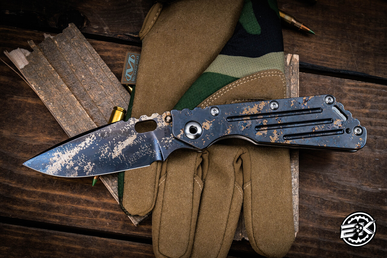 Strider Knives/Blackside Customs SMF DigiCam, Coin, CF TBot, Case Strider Knives/Blackside Customs SMF DigiCam, Coin, CF TBot, Case