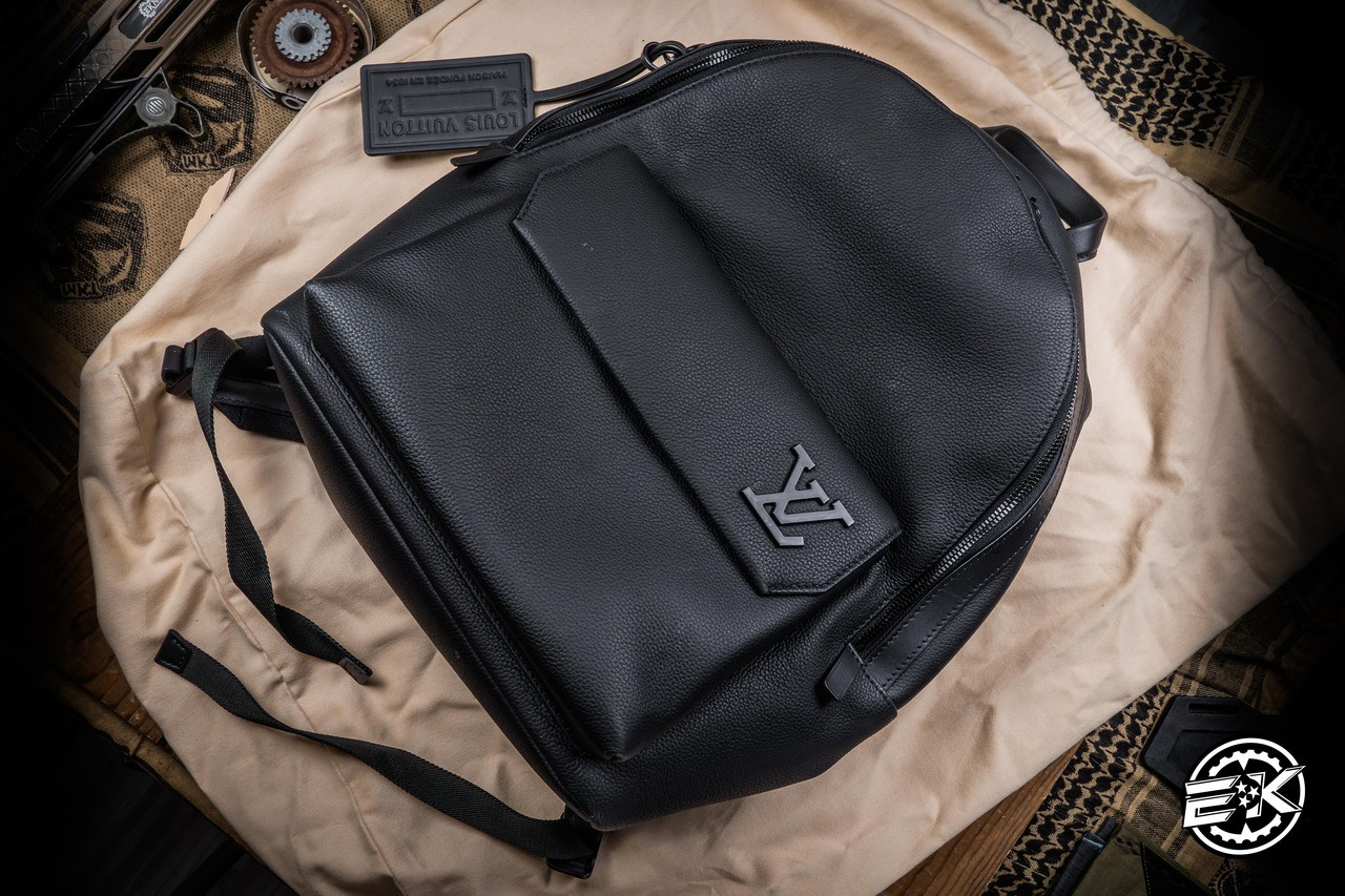 Preowned-Authentic Louis Vuitton Backpack Takeoff Black Leather Unisex Preowned-Authentic Louis Vuitton Backpack Takeoff Black Leather Unisex