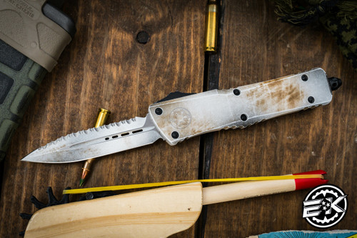 Microtech Combat Troodon Sand Trooper Smooth OTF Auto 3.8" Dagger Serrated 142S-3SAD (Preowned)