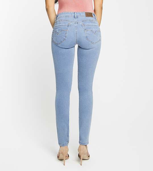Jeans for Curves | Light Blue Butt-Lifting Jeans (On Sale)