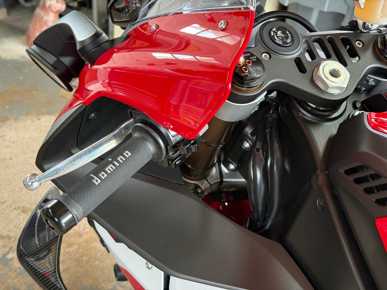 Yamaha YZF R1 1998-2003, 2015-2026 HeliBars® TracStar™ handlebar risers