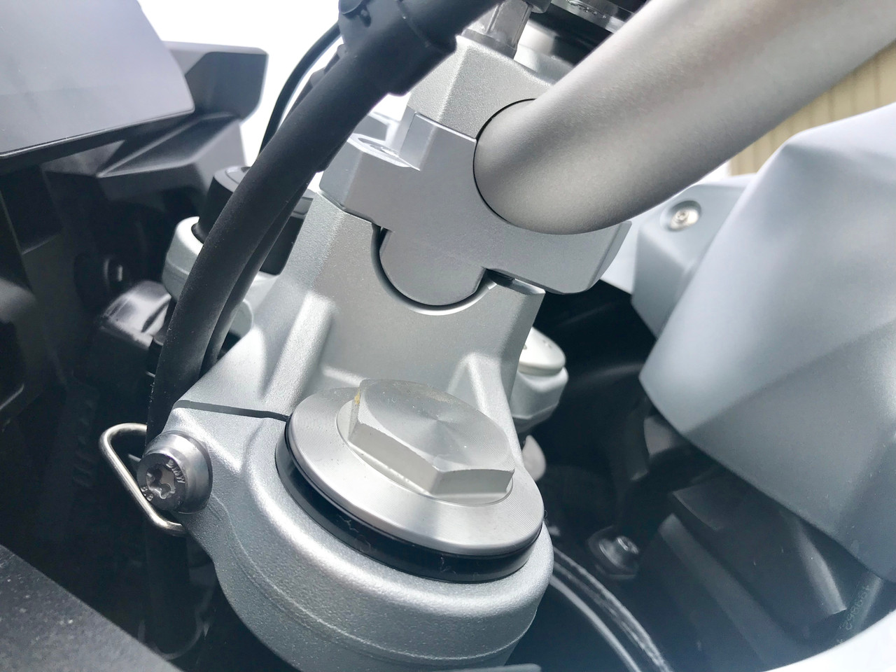 BMW F850GSGSA F900XRR HeliBars® Tour Performance™ handlebar riser