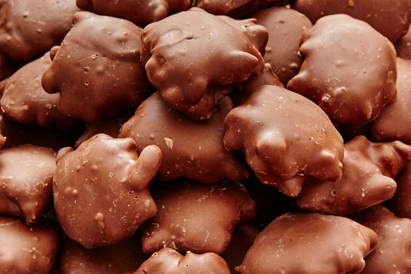Pecans Chocolate Caramel Clusters (Milk) Continente Country Store