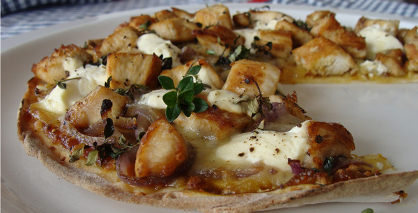Jenny's Caramelised Onion & Chicken Pizza
