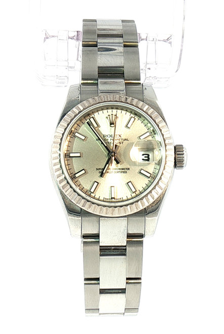 Pre-owned Rolex Datejust 26mm silver dial fluted bezel front view