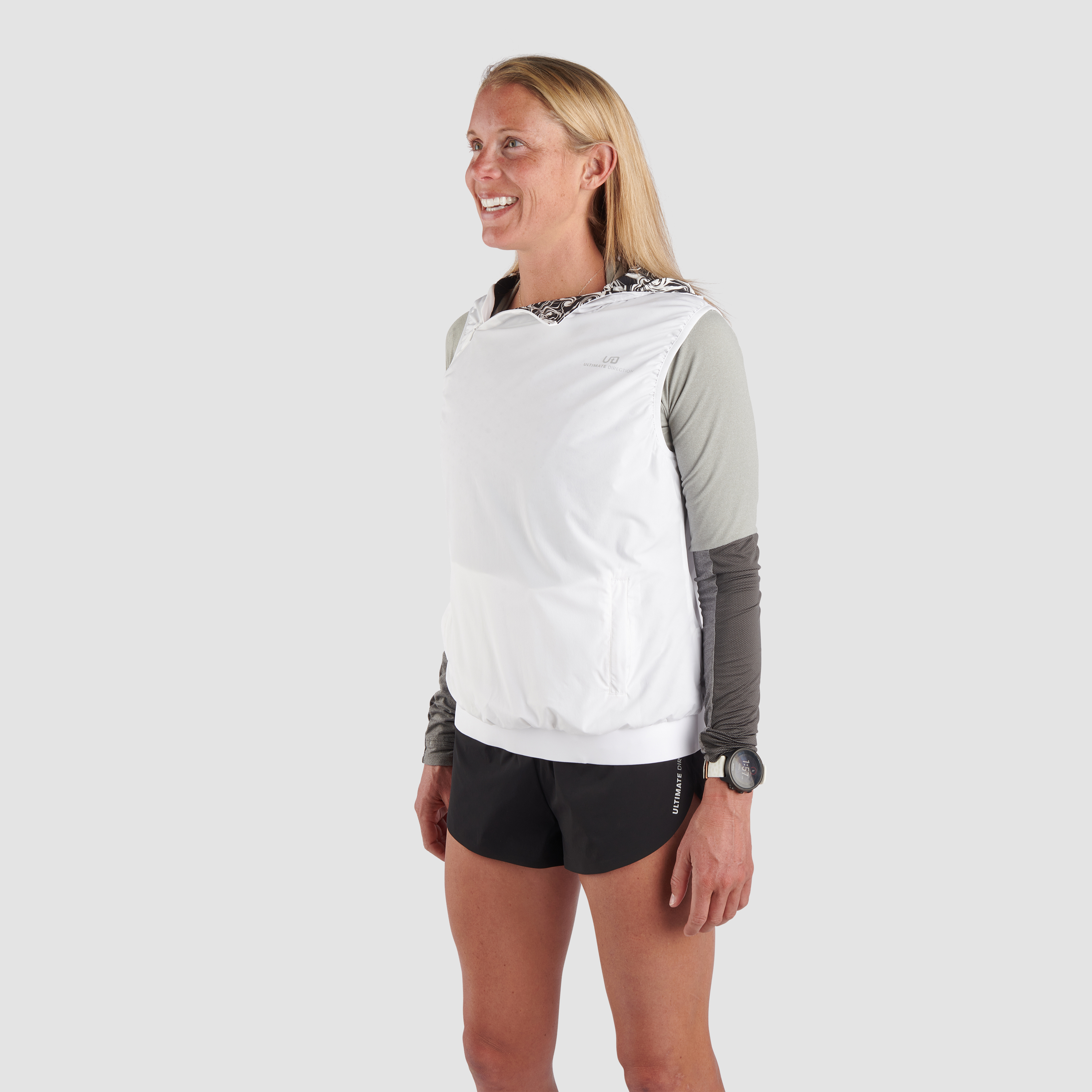Ultimate Direction Amelia Boone Vest in White Size Small