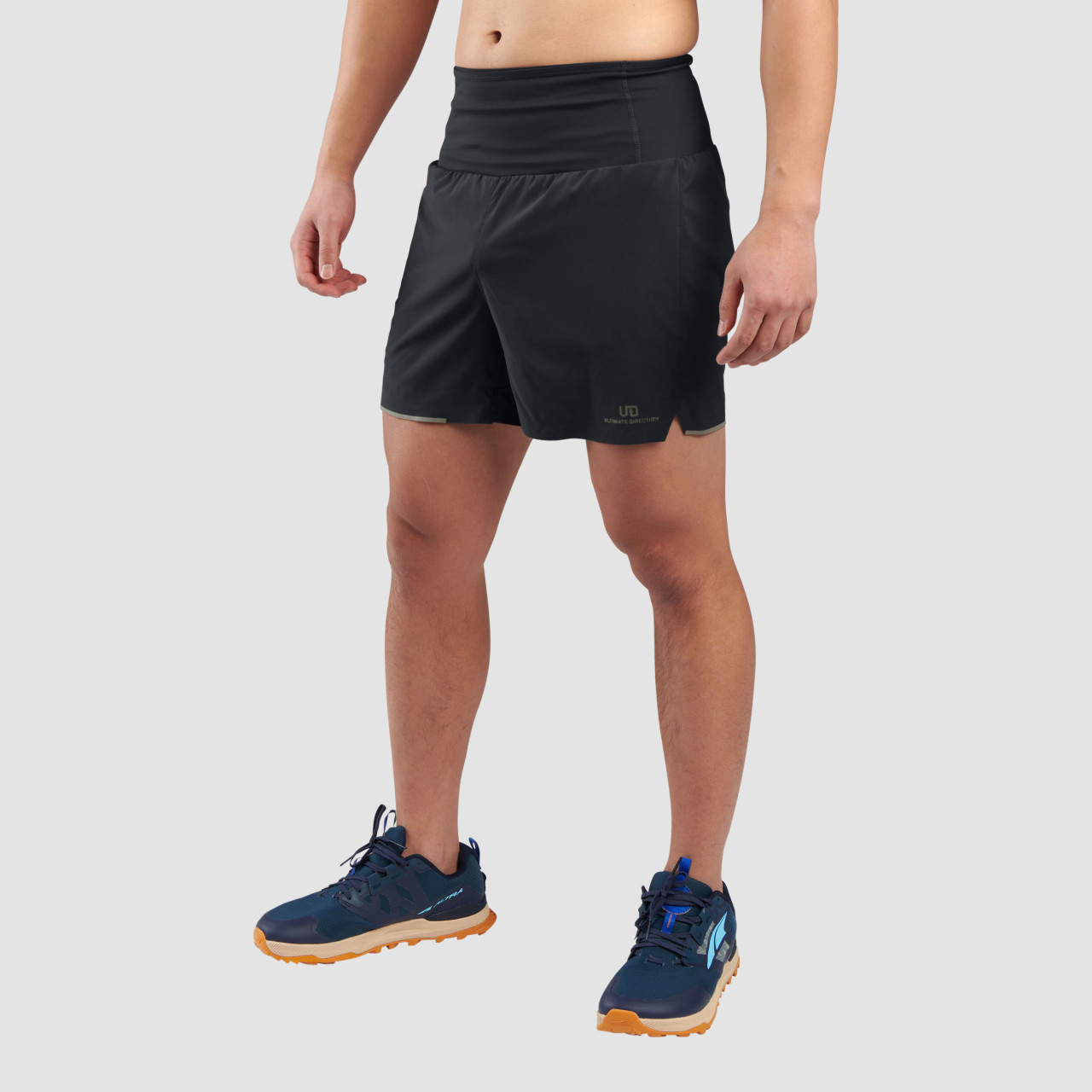 Ultimate Direction Men's Velum Short in Onyx Size Large