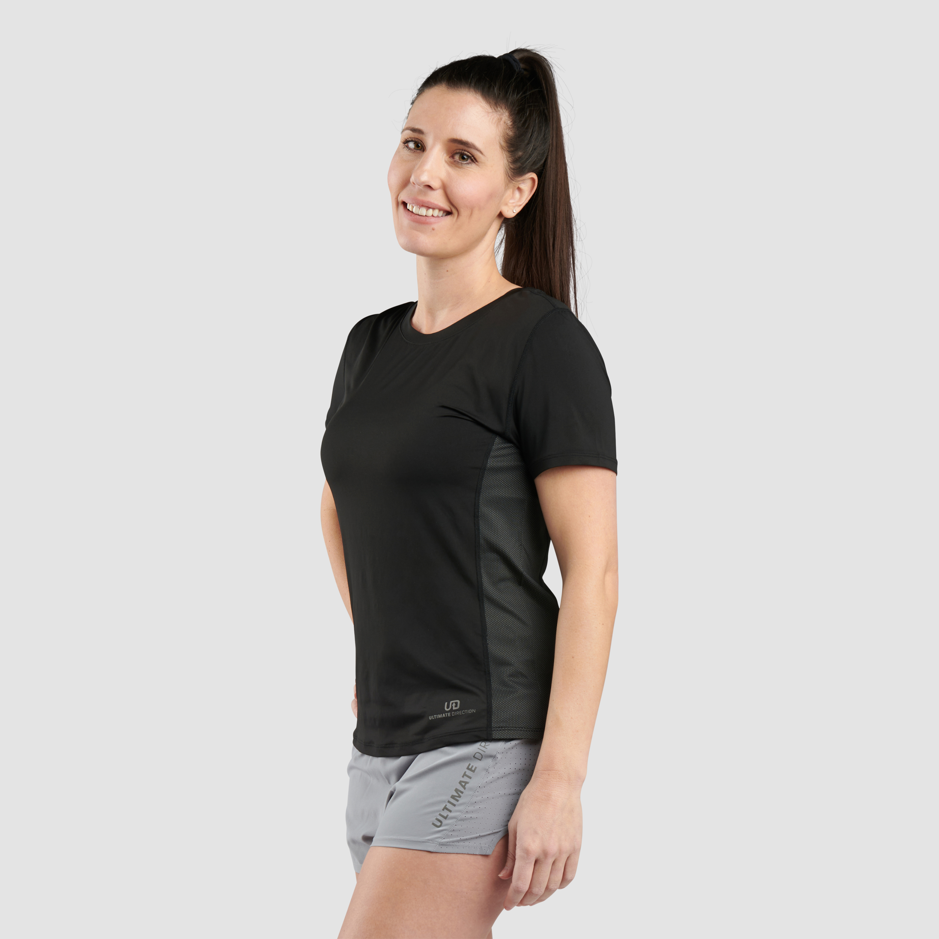 Ultimate Direction Women's Cirriform T-Shirt in Onyx Size Small