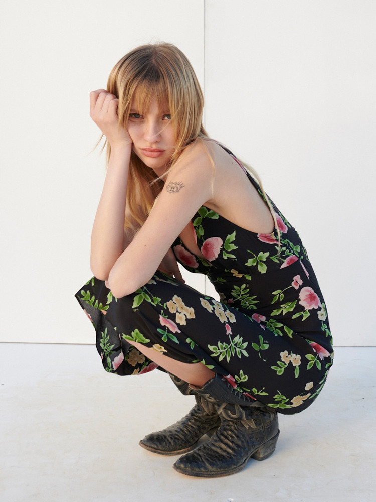 The Stephanie - Moonflower, model shot