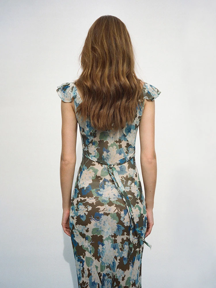 The Lila - Blue Hydrangea, model shot