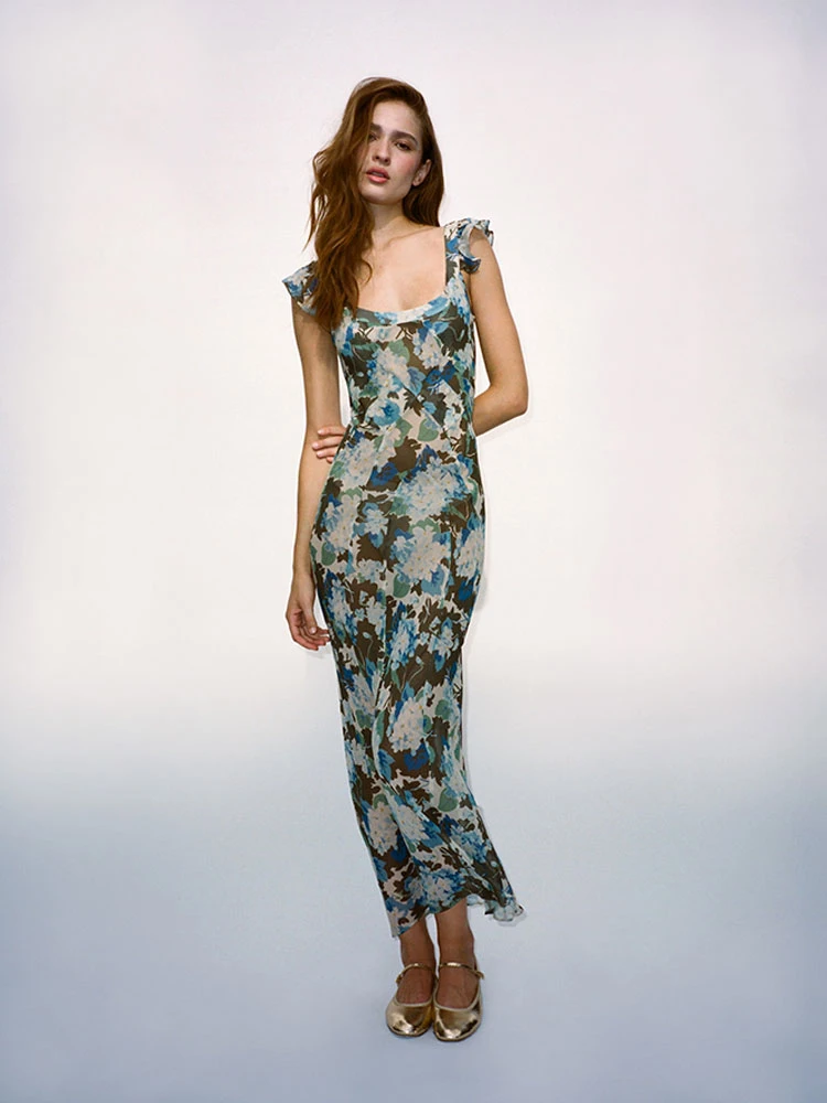 The Lila - Blue Hydrangea, model shot