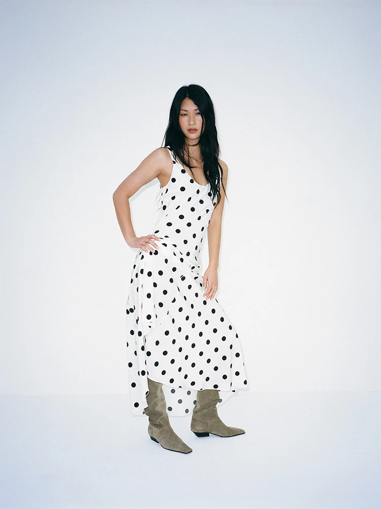 The Ellery - Dot, model shot