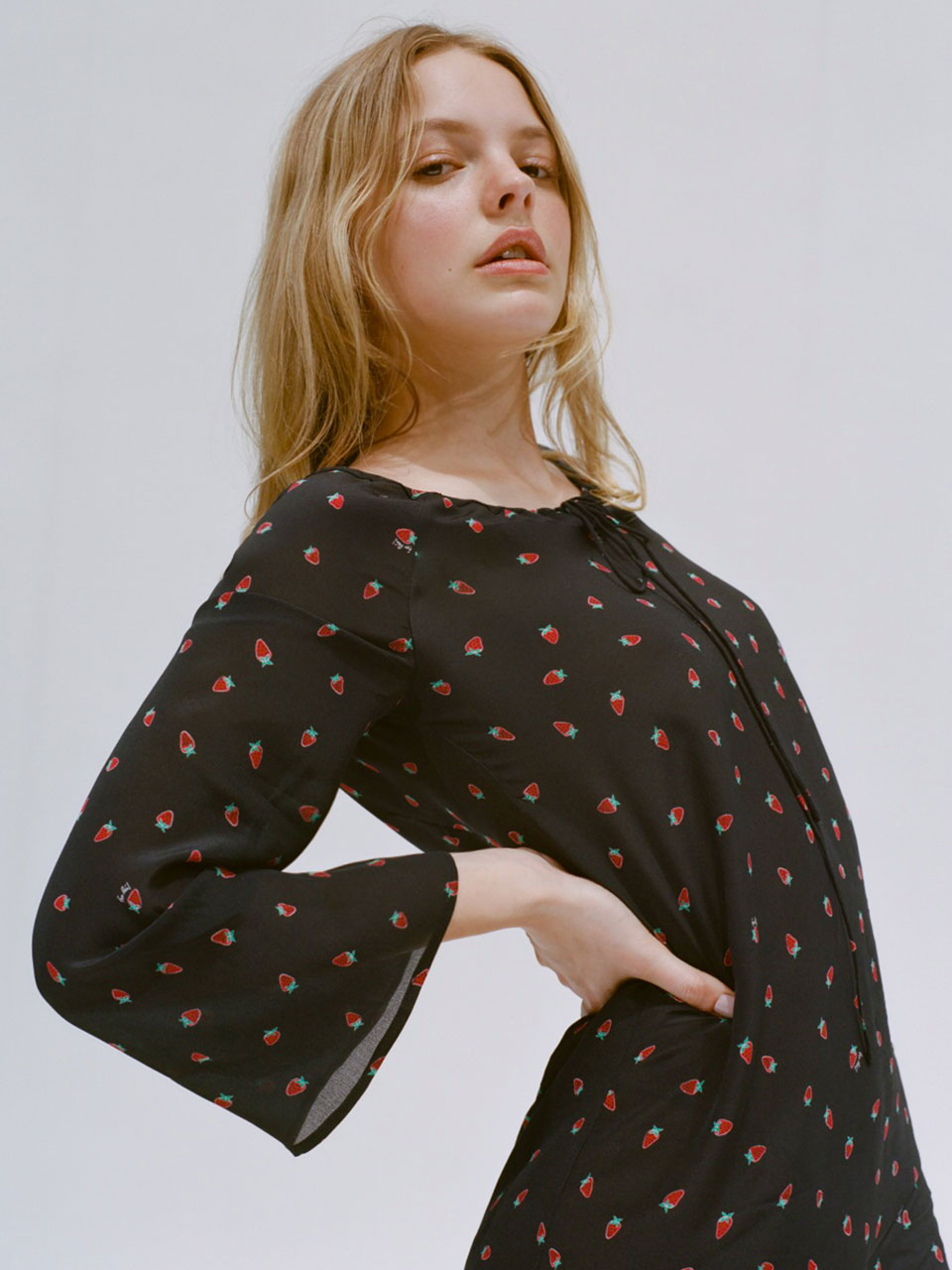 The Luna - Black Strawberry