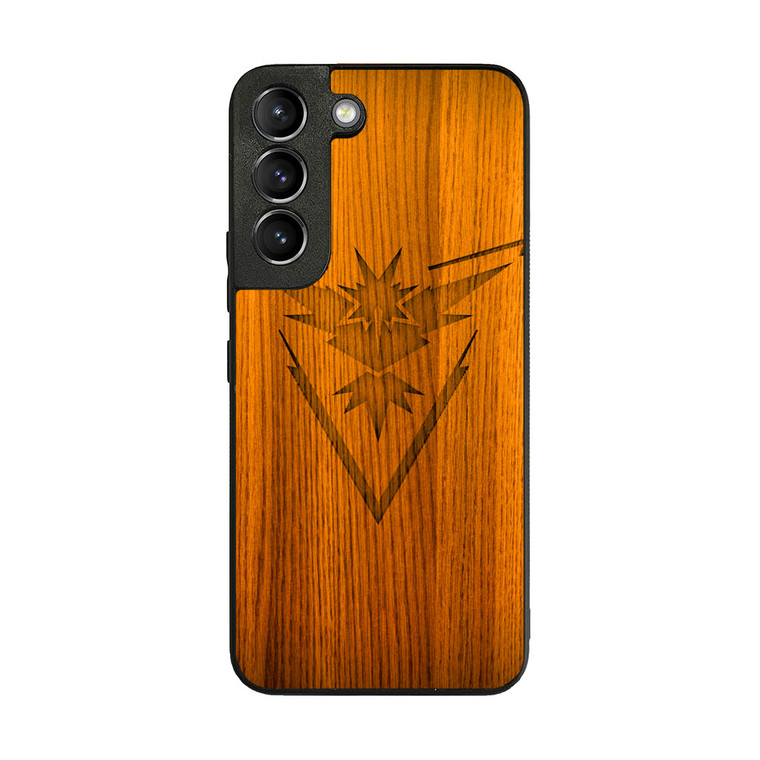 Pokemon Go Instinct Logo on Wood Samsung Galaxy S22 Case