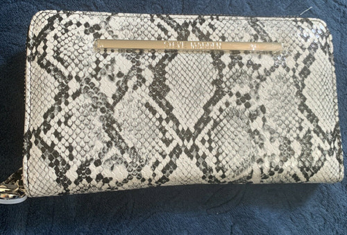 STEVE MADDEN Women Zip Around Wallet Clutch Black White SNAKE