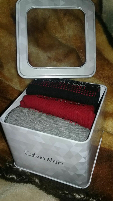 CALVIN KLEIN WOMEN SOCKS - 3 Pairs Crew Socks with Logo metal Box