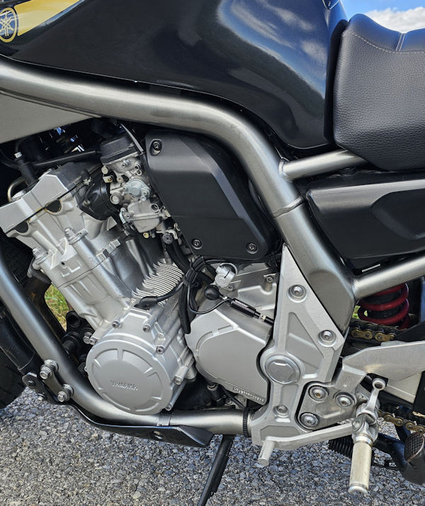 01-05-yamaha-fz-1-black-3-600.jpg