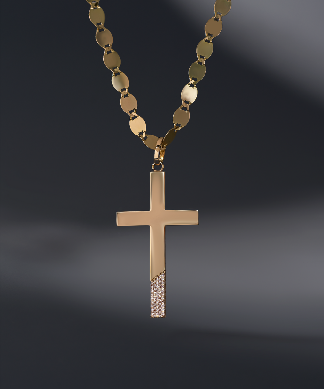 Cross pendant in 18k gold with diamonds, small. | Tiffany & Co.