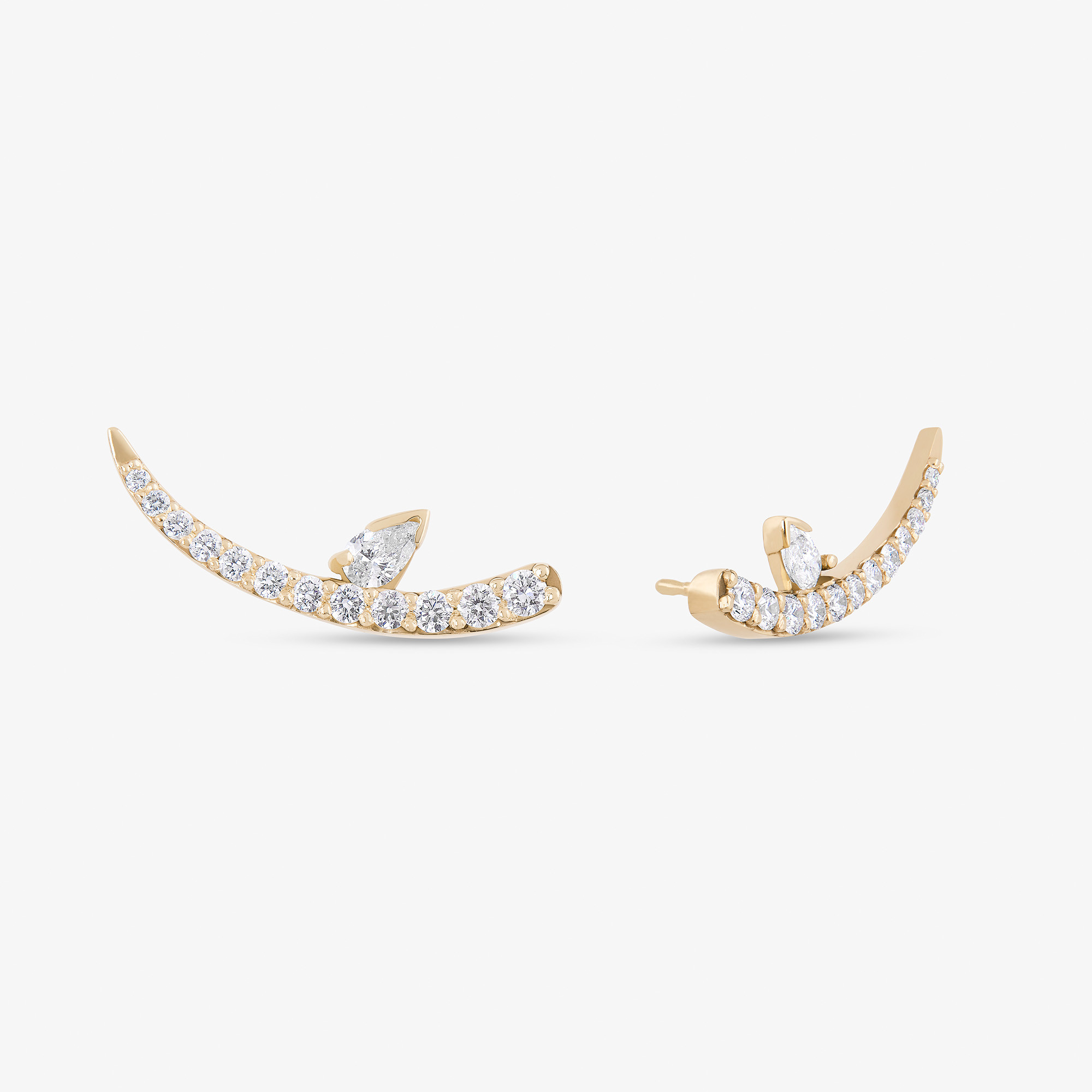 CURVED DIAMOND STUDS W/ SOLO PEAR