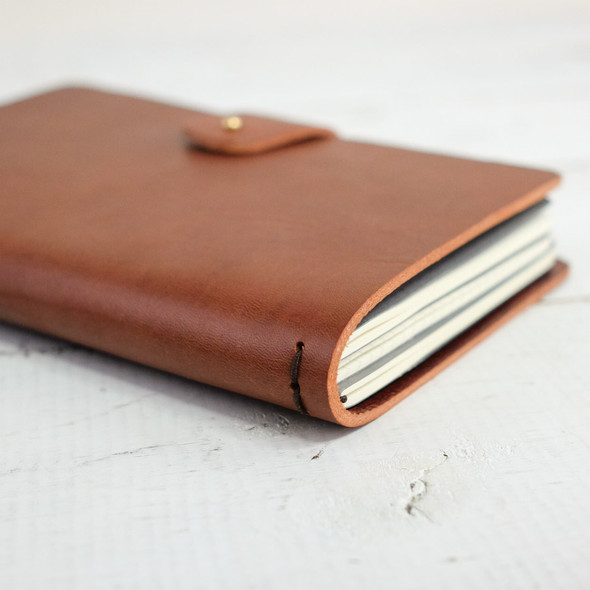 Refillable Traveler's Notebook - Rivet closure and strong elastic binding - by Blue Sky Papers Refillable Traveler's Notebook - Rivet closure and strong elastic binding - by Blue Sky Papers