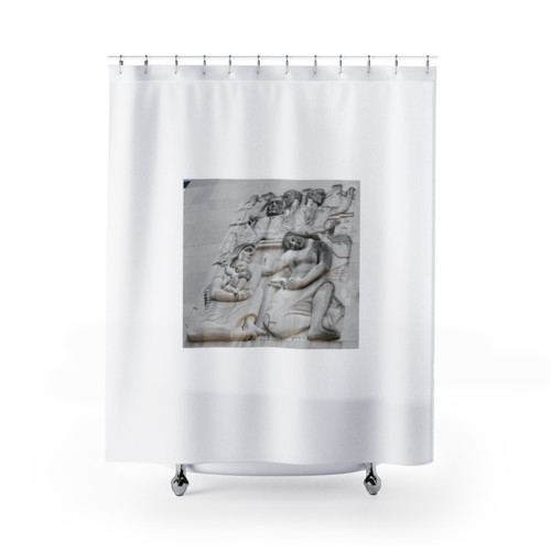Sculpture-inspired shower curtains for a stylish bathroom