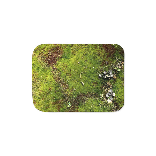 Moss pattern Sherpa blanket for cozy woodland decor