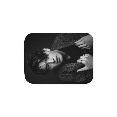 Soft and cozy Kit Connor inspired sherpa blanket