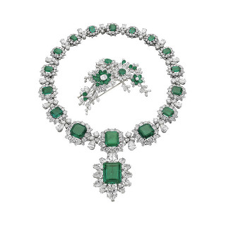 Necklaces & Pendants
