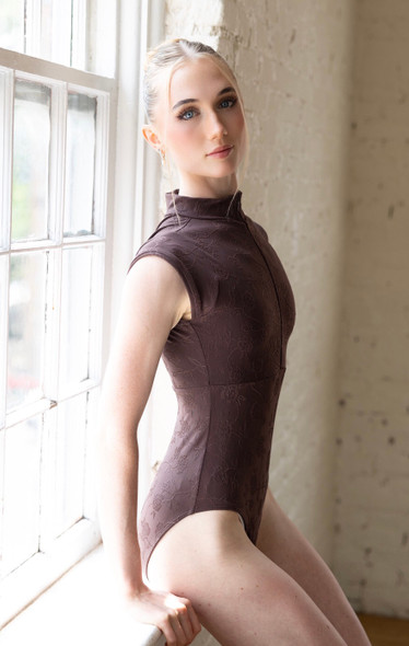 BROWN EMBOSSING TURTLENECK LEO BROWN EMBOSSING TURTLENECK LEO