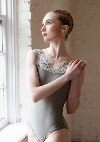 SAGE POSITIONED LACE TANK LEO