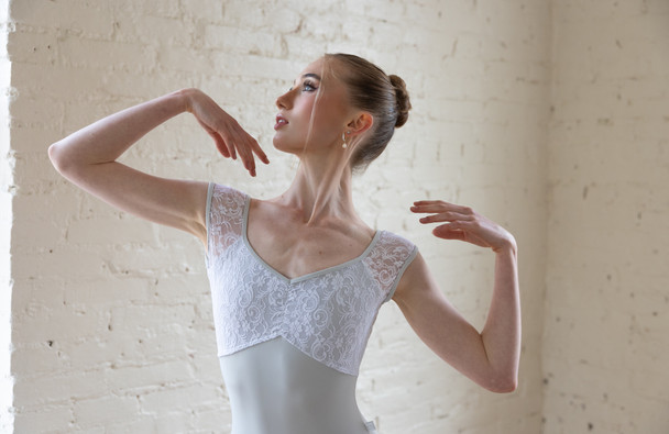 WHITE LACE OVERLAY CAP LEO