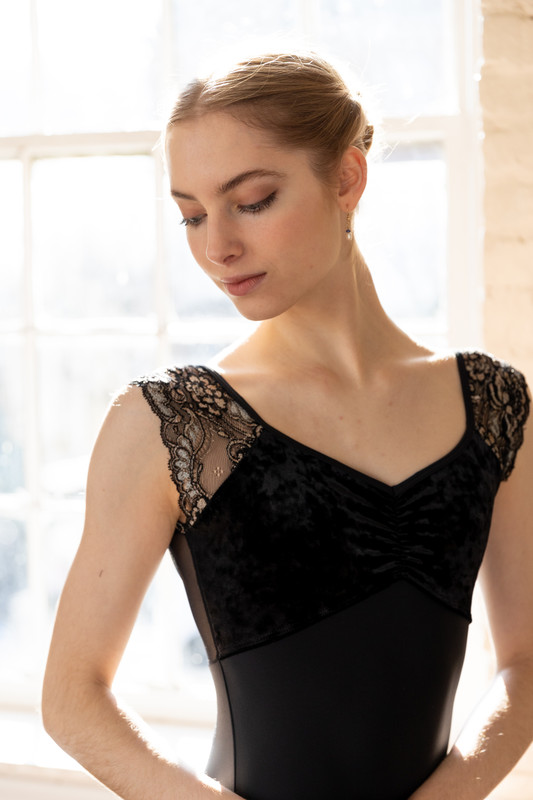 UNIQUE LACE CAP SLEEVE LEO - Class In