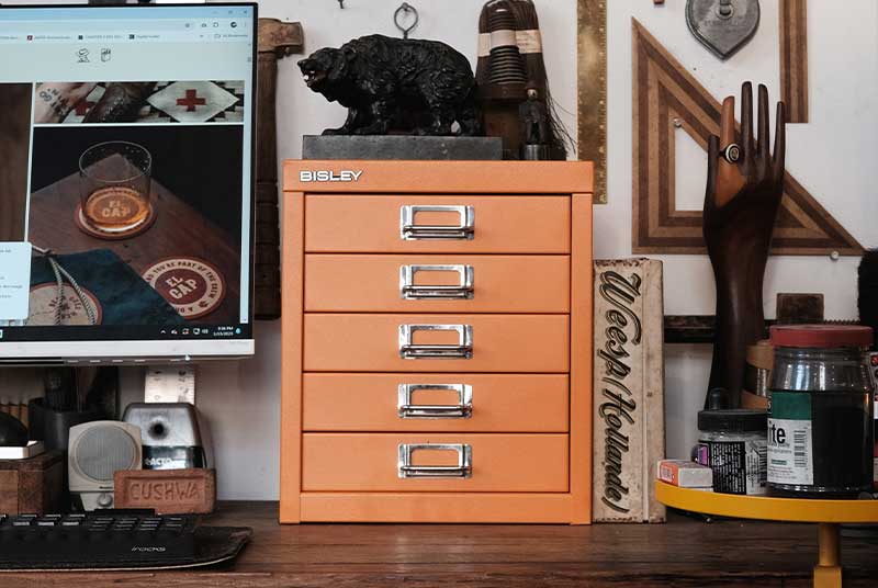 Good Vibes Only: Elevate Your Daily Flow with a Clutter-Free Desk