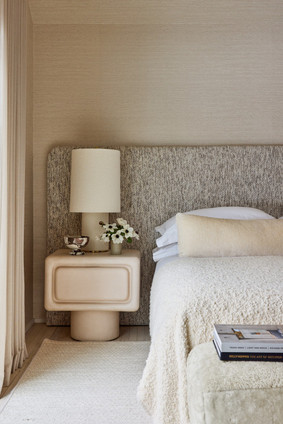 Sam One Light Table Lamp (HL1148201-AGB)