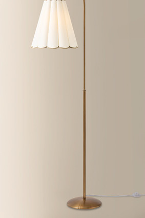 Eula One Light Floor Lamp (HL1164401-PBR)