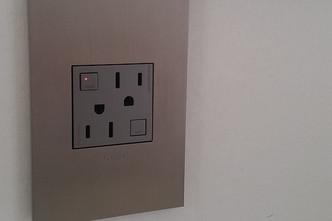 adorne One-Gang Screwless Wall Plate (AWC1G2BS4)