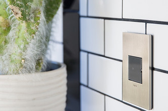 adorne One-Gang Screwless Wall Plate (AWC1G2BS4)