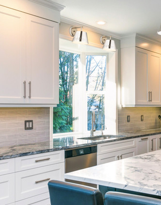 Maddox One Light Wall Sconce (6013-1S-PN) Maddox One Light Wall Sconce (6013-1S-PN)