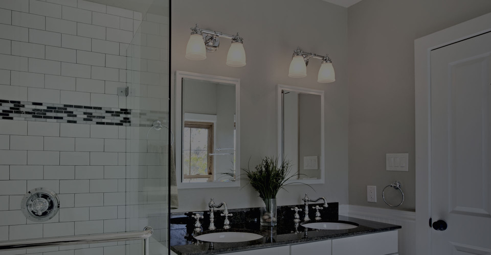 4 Ways to Match Your Bathroom Lighting and Room Accents