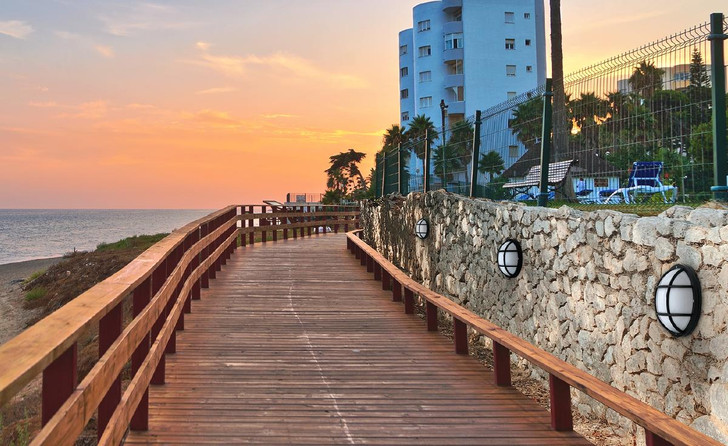 Nautical Corrosion & Impact Crossbar Resistant Round Bulkhead