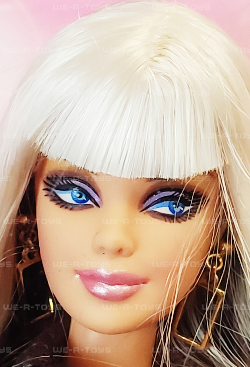 Top Model Barbie Doll With Accessories 2007 Mattel No. M2977