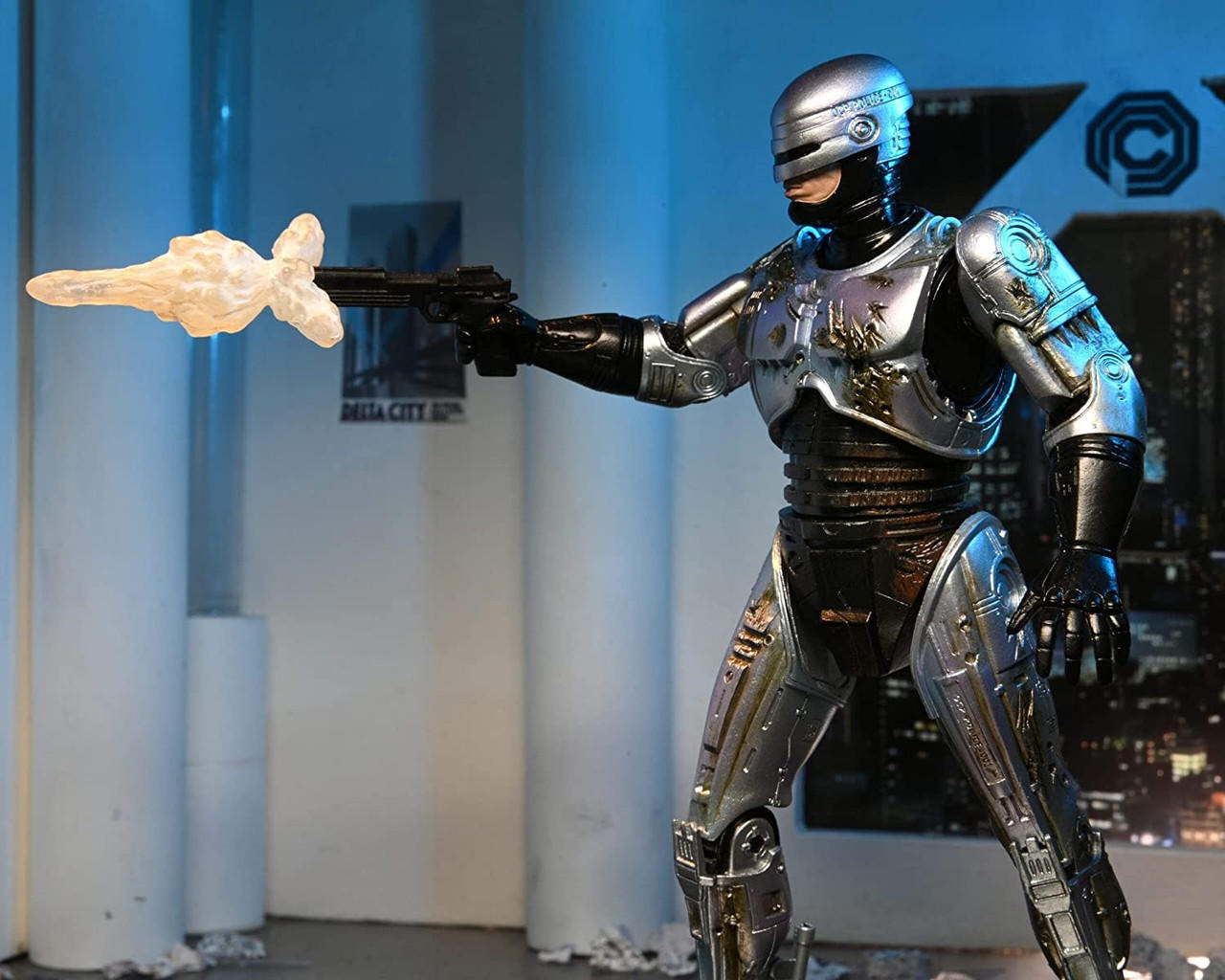 中古　Robocop フィギュア Amazon.co.jp: ROBOCOP PLAY ARTS改 ロボコップ(PVC塗装済み