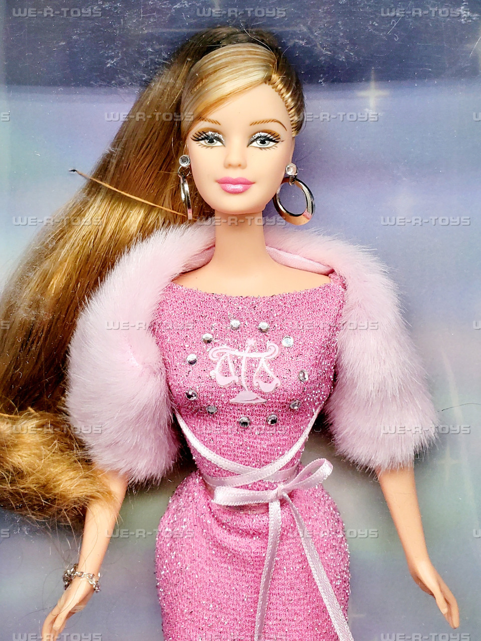 スペインBarbie ピンクレーベル Barbie Pink Passport Holland Doll Set with Bicycle, Clothes