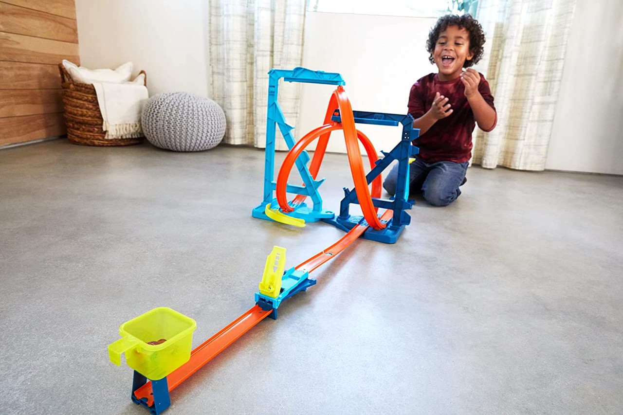 Hot Wheels Toy Car Track Set Loop Stunt Champion, Dual-Track Loop with  Dual-Launcher, Includes 1:64 Scale Toy Car
