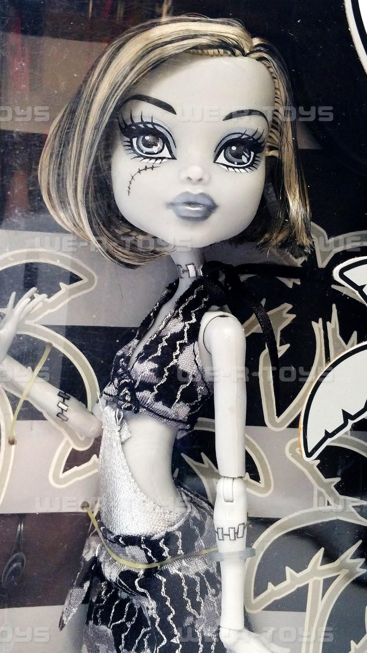 Monster High Skull Shores Black and White Frankie Stein Doll 2011 Mattel  X0593 746775101961