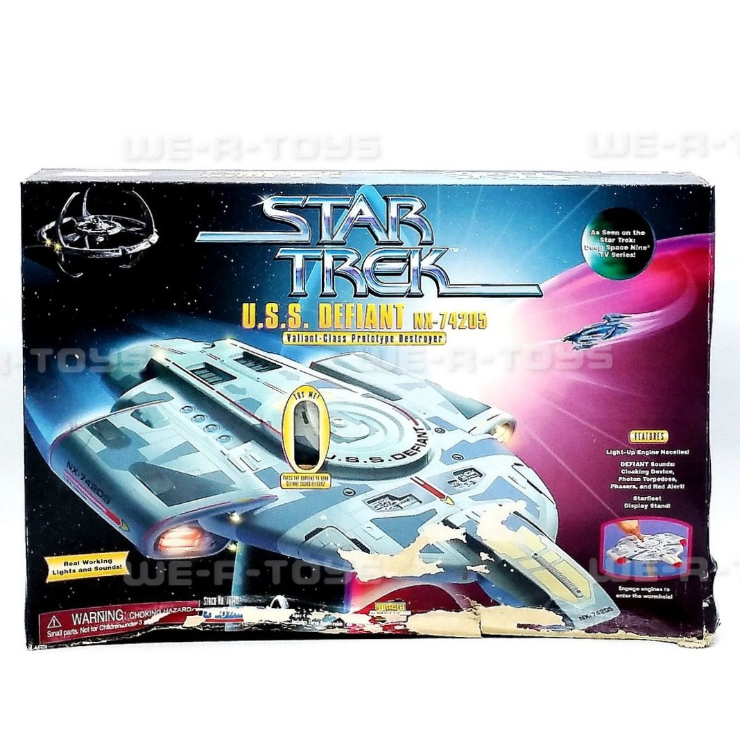 Star Trek USS Defiant NX-74205 Vehicle 1997 Playmates #16140 NEW