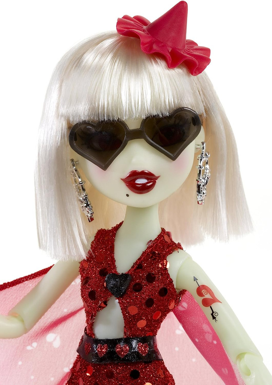 BRATZILLAZ GLAM GETS Wicked Midnight Beach Meygana Broomstix Doll
