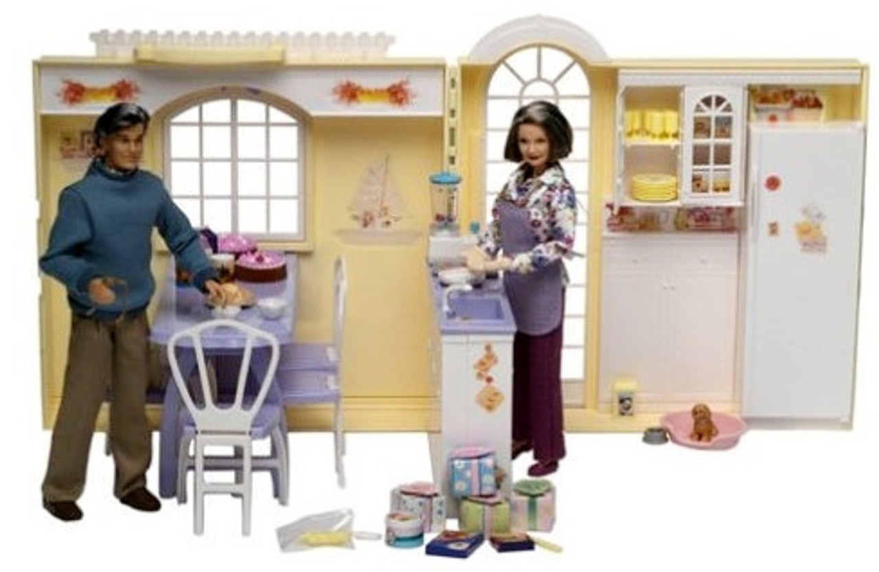 Barbie Happy Family Grandma's Kitchen Doll Gift Set 2003 Mattel #B9880 NRFB  - We-R-Toys