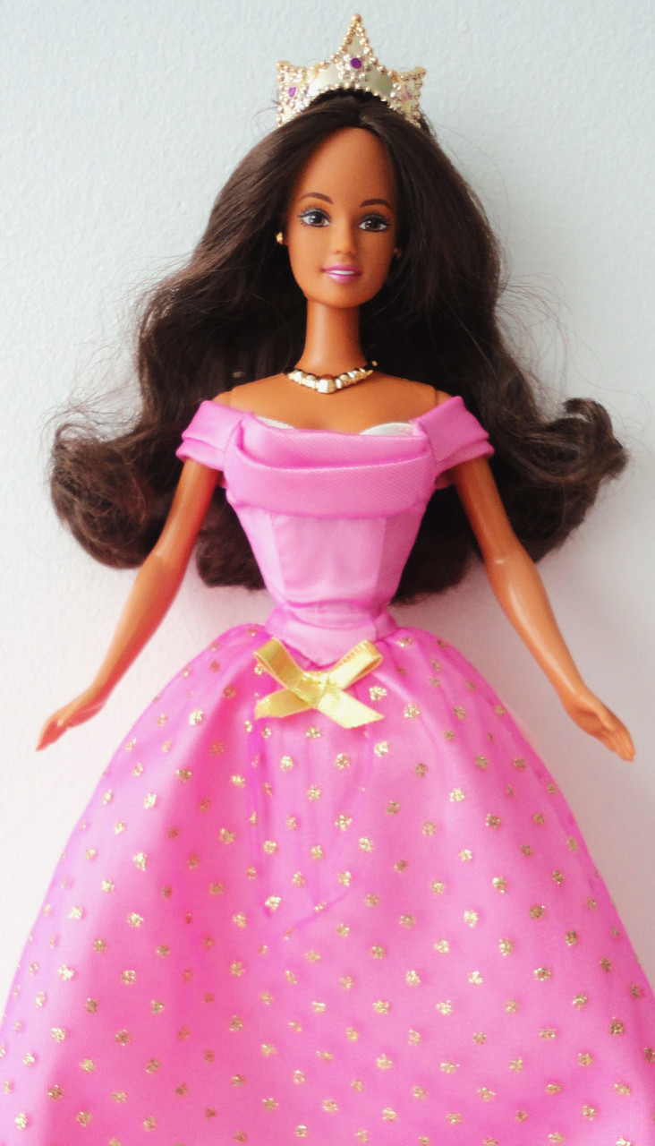 Royal Princess Barbie Doll Pink Dress Brunette Easy to Dress 1998