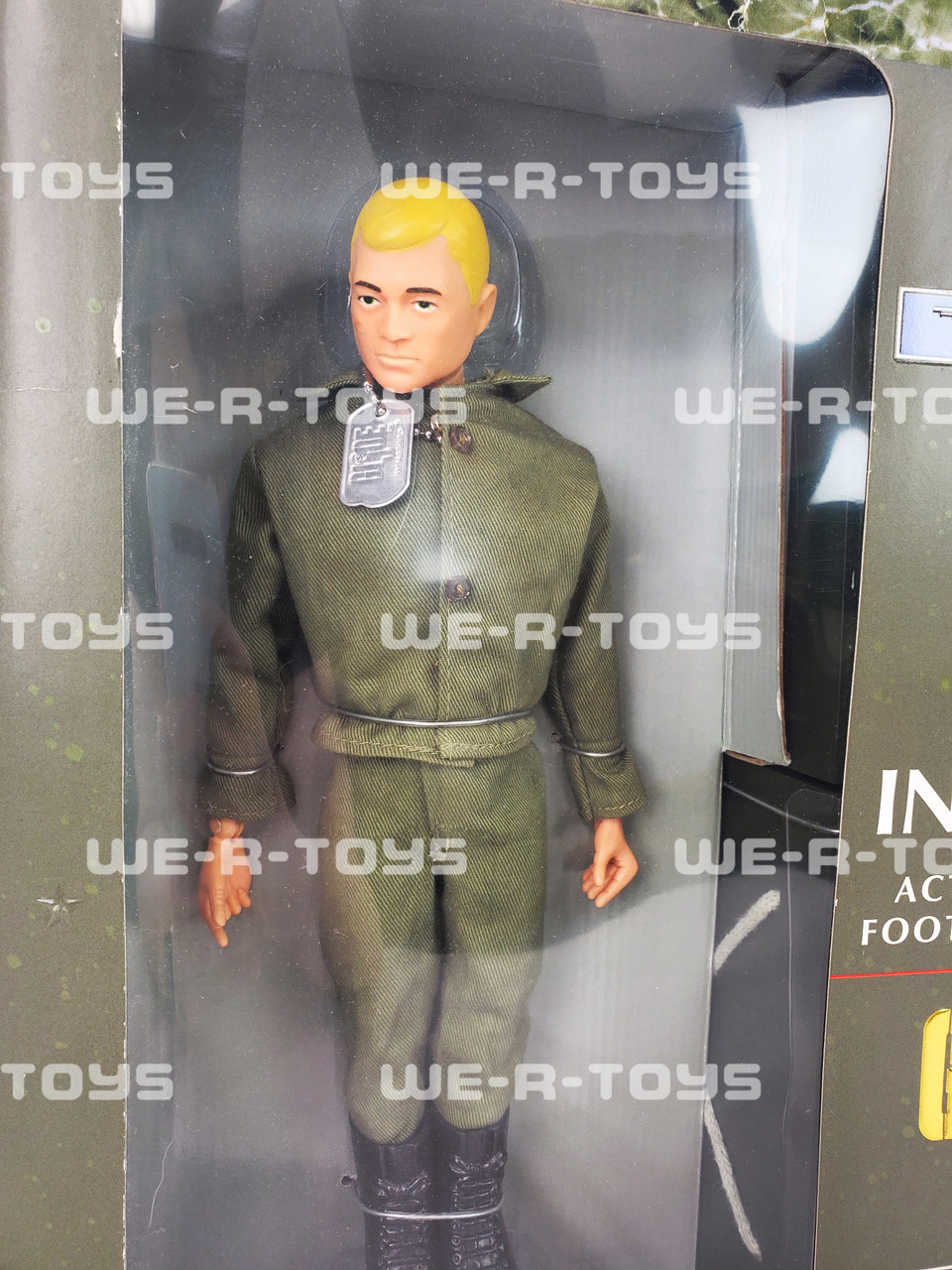 G.I Joe Plastic Footlocker With Clothes And Accessories